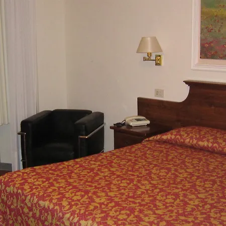 Hotel City מלון